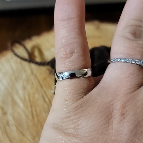 4mm Plain Band - Picture 3 of 4